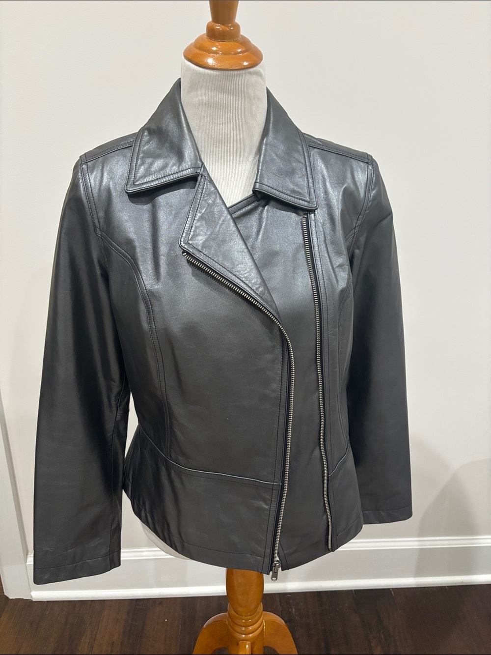 QUE Gunmetal Gray Leather Zip-Front Jacket M